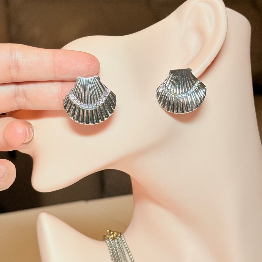 Silver Shell Stud Earrings - Elegant Women's Jewelry - Picture 7 of 7